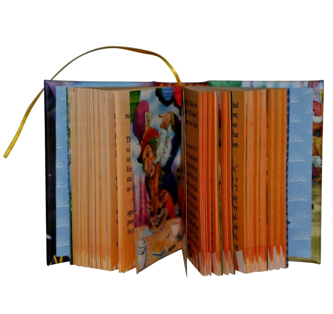 alice-in-wonderland-1-miniature-book-libro